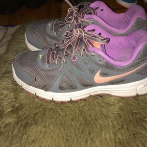 Nike Women's Pink Grey Athletic Shoes!